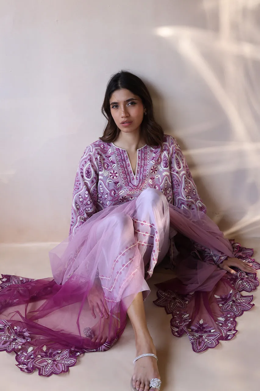 Amna (B)
