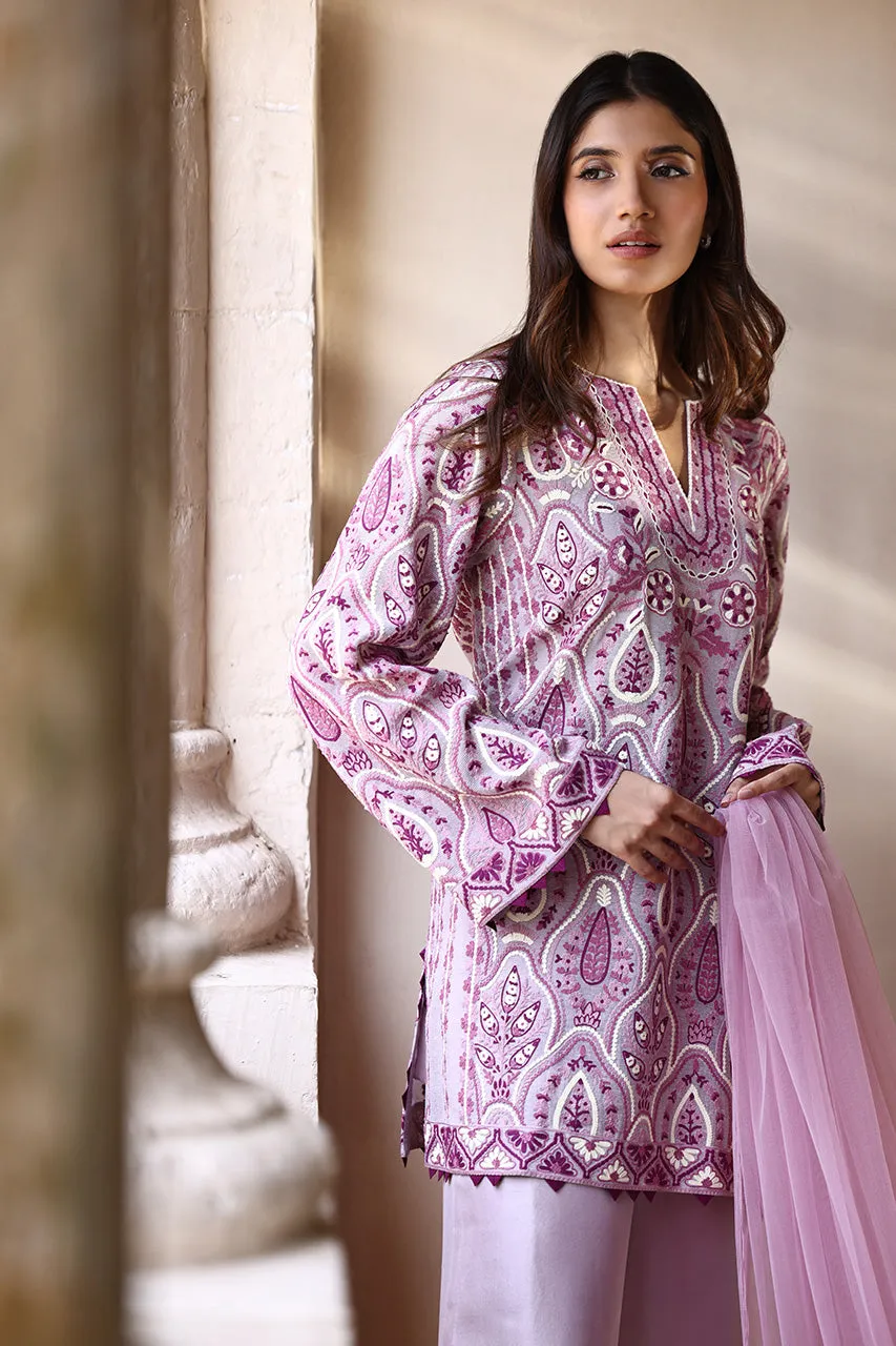 Amna (B)