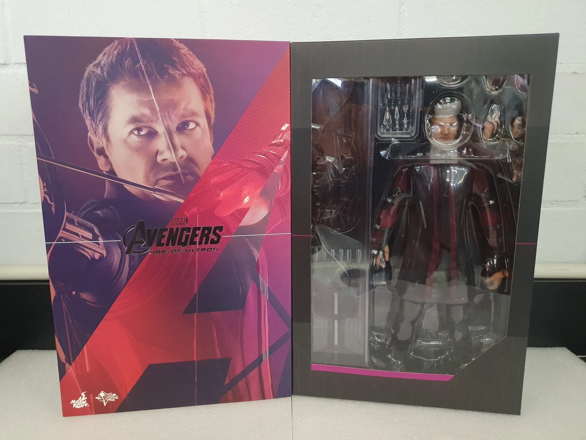 AVENGERS: AGE OF ULTRON HAWKEYE 1/6TH SCALE COLLECTABLE HOT TOY FIGURINE